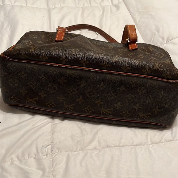 Authentic Louis Vuitton - Picture 7 of 12